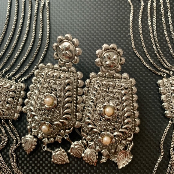 Gorgeous necklace and earring - Picture 2 of 3